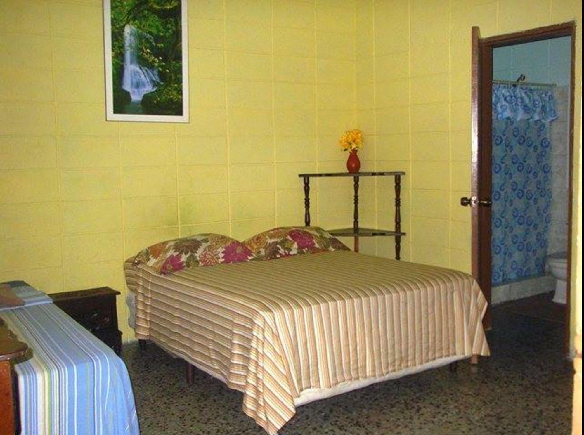 Guesthouse Dos Molinos B&B San Pedro Sula Exterior photo